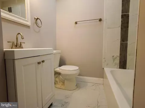 Bath - 2708 Preston St E, Baltimore, MD 21213 photo 2 of 8