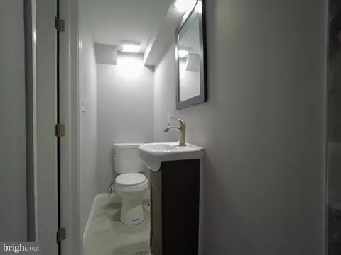 Bath - 2708 Preston St E, Baltimore, MD 21213 photo 5 of 8
