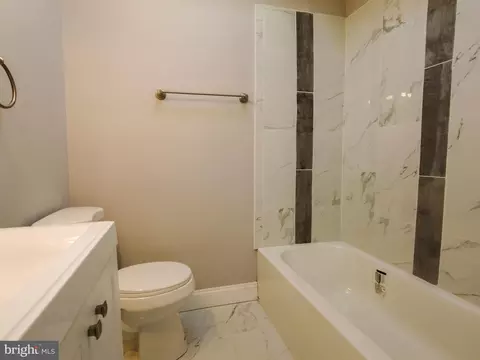 Bath - 2708 Preston St E, Baltimore, MD 21213 photo 3 of 8