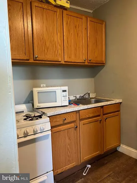 42 Talbott St, Brooklyn, MD 21225 photo 3