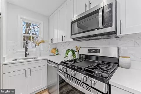 2808 Ruscombe Ln, Baltimore, MD 21215 photo 12