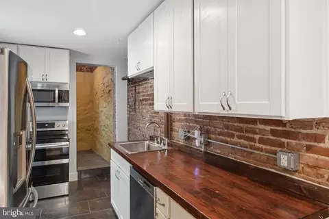 Entry Way - 3359 Falls Rd, Baltimore, MD 21211 photo 7 of 7