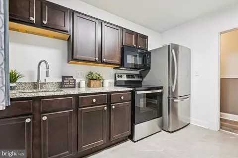 Kitchen - 830 Brooks Ln, Baltimore, MD 21217 photo 1 of 2