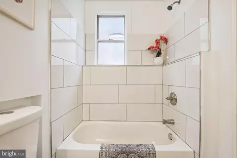 Bath - 830 Brooks Ln, Baltimore, MD 21217 photo 3 of 3