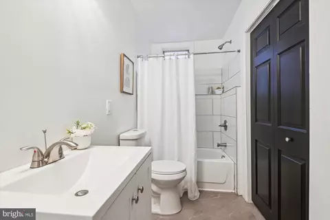 Bath - 830 Brooks Ln, Baltimore, MD 21217 photo 1 of 3