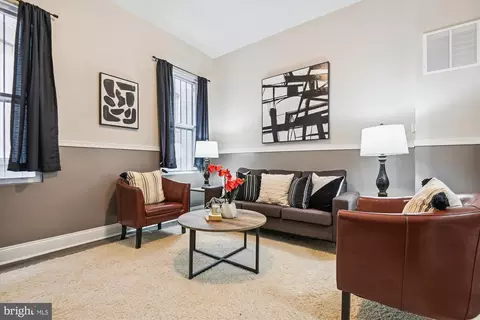 Living - 830 Brooks Ln, Baltimore, MD 21217 photo 2 of 2