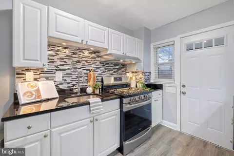 Kitchen - 3012 Grantley Ave, Baltimore, MD 21215 photo 3 of 5