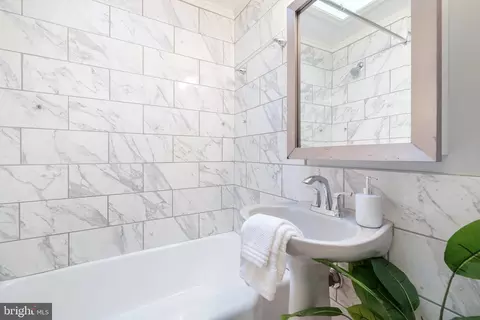 Bath - 3012 Grantley Ave, Baltimore, MD 21215 photo 1 of 2