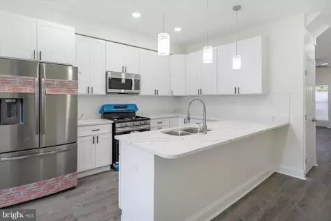 421 E 21st St, Baltimore, MD 21218 photo 2