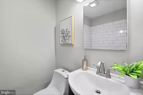 1247 N Augusta Ave, Baltimore, MD 21229 photo 17
