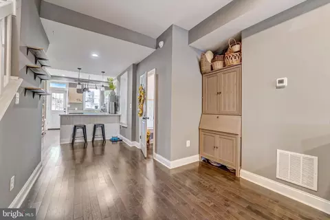 425 E 28th St, Baltimore, MD 21218 photo 10