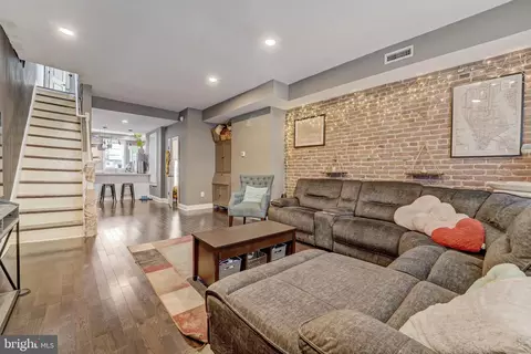 425 E 28th St, Baltimore, MD 21218 photo 9