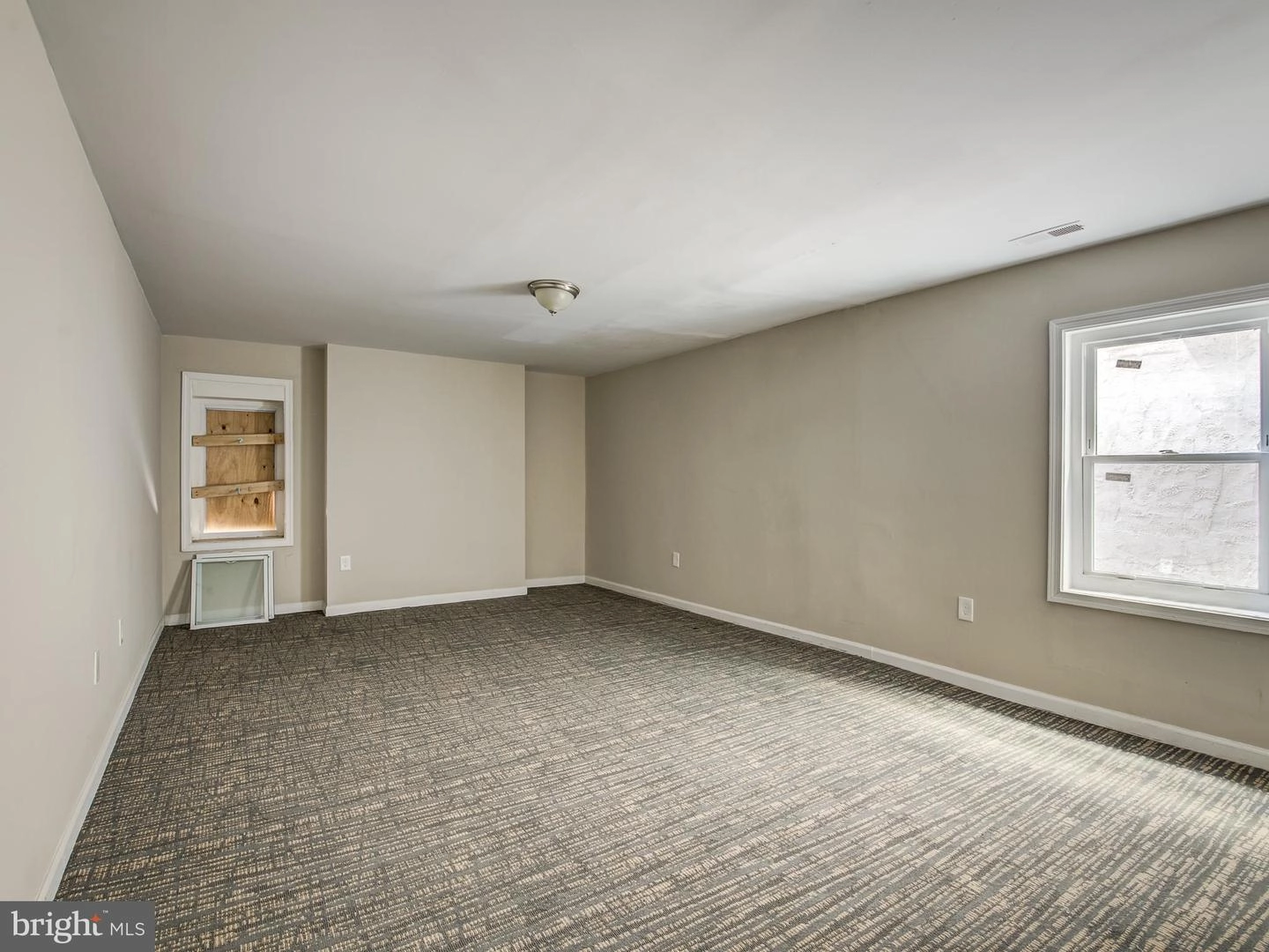 Living - 1420 Madison Ave, Baltimore, MD 21217 photo 1 of 1