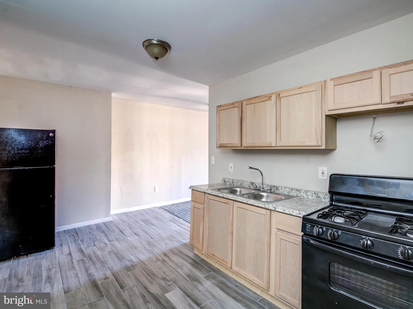 Kitchen - 1420 Madison Ave, Baltimore, MD 21217 photo 6 of 9