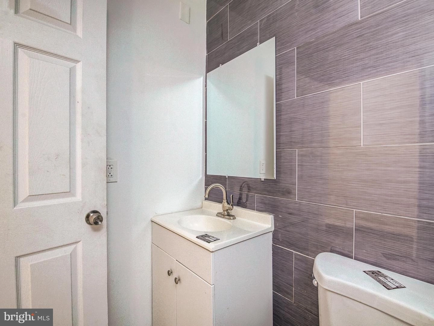 Bath - 1420 Madison Ave, Baltimore, MD 21217 photo 2 of 8