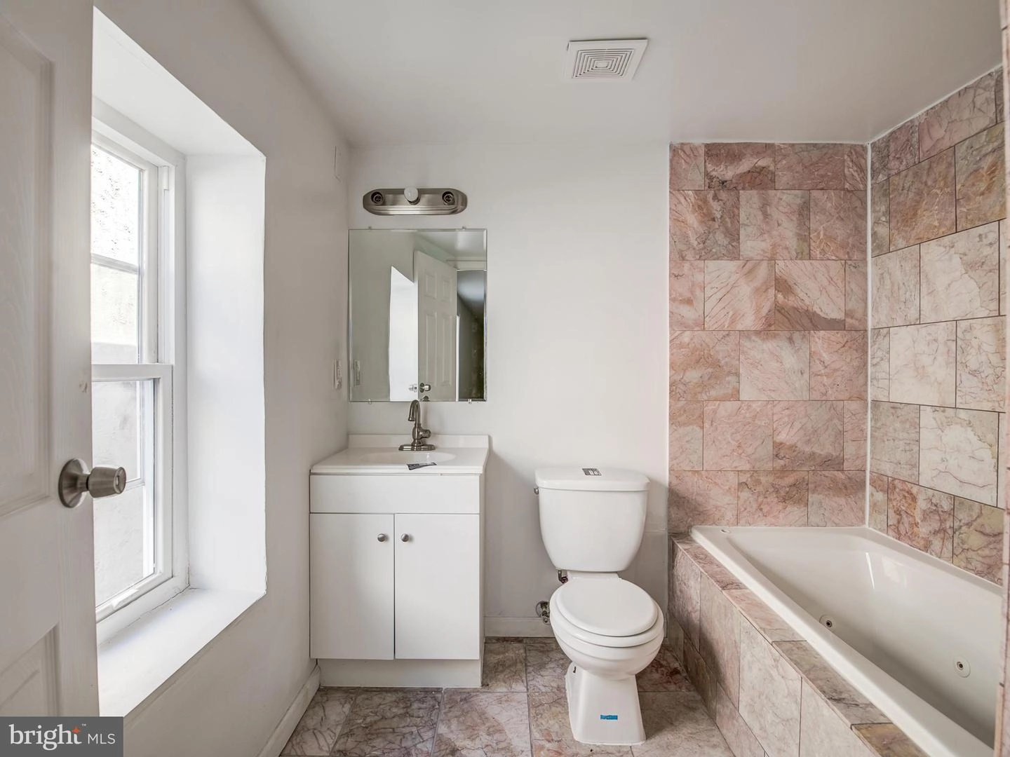 Bath - 1420 Madison Ave, Baltimore, MD 21217 photo 7 of 8