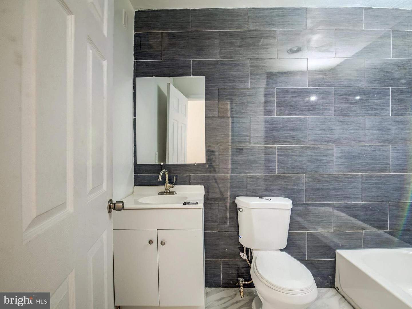 Bath - 1420 Madison Ave, Baltimore, MD 21217 photo 1 of 8