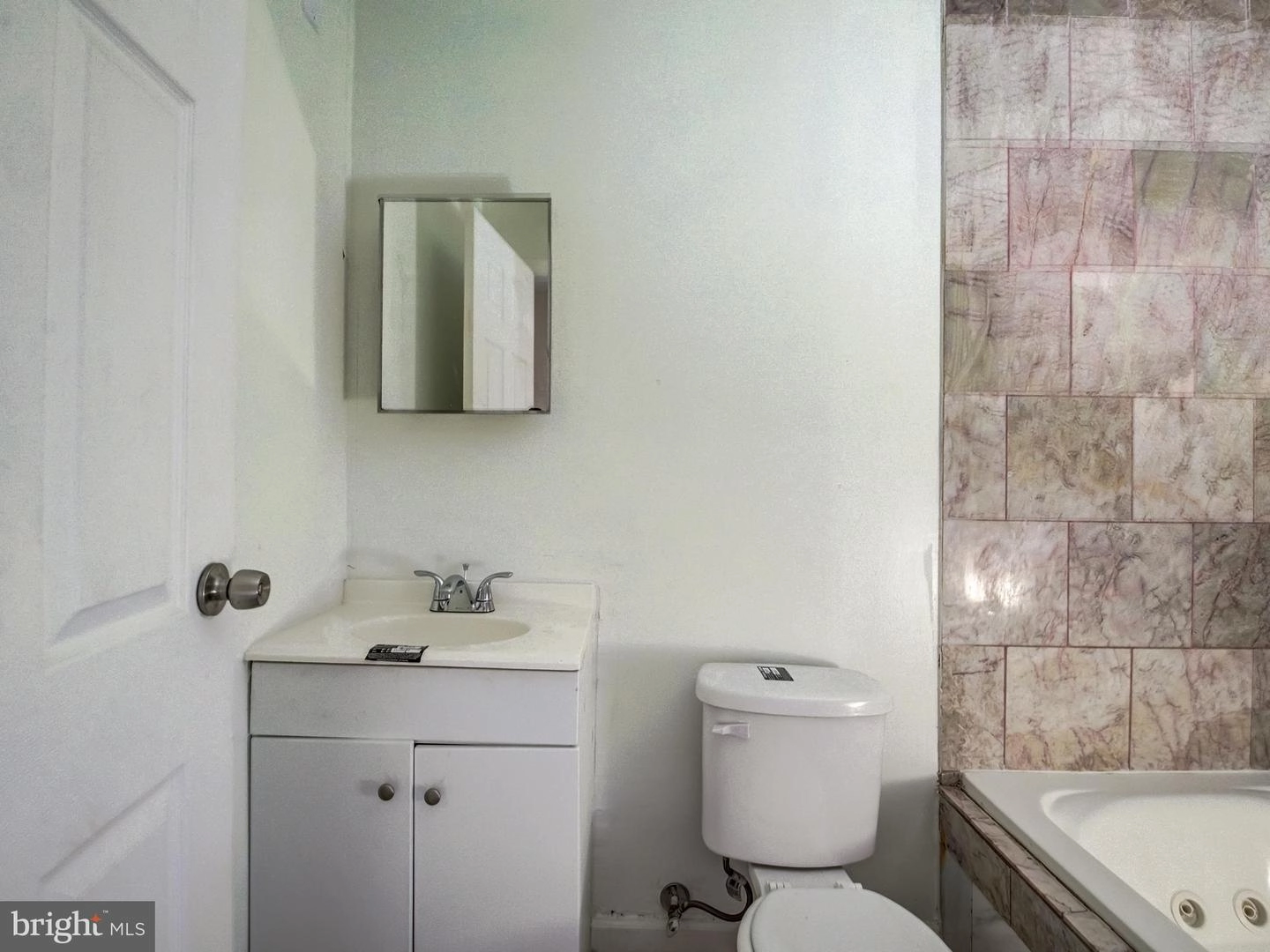 Bath - 1420 Madison Ave, Baltimore, MD 21217 photo 3 of 8