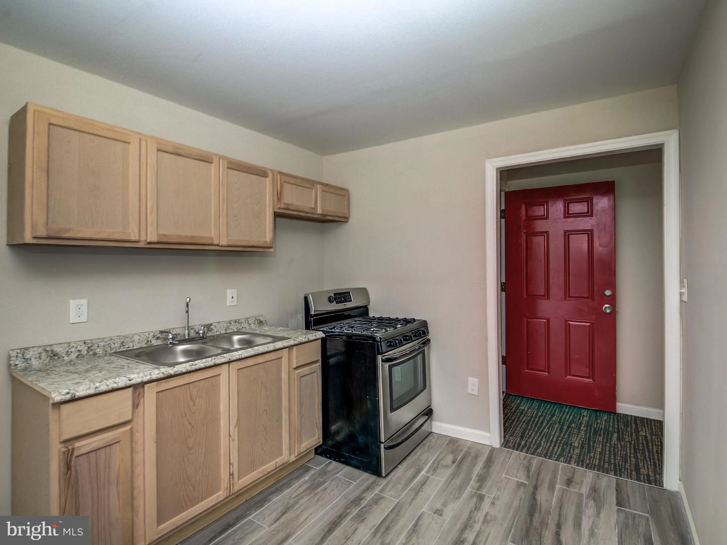 Kitchen - 1420 Madison Ave, Baltimore, MD 21217 photo 8 of 9