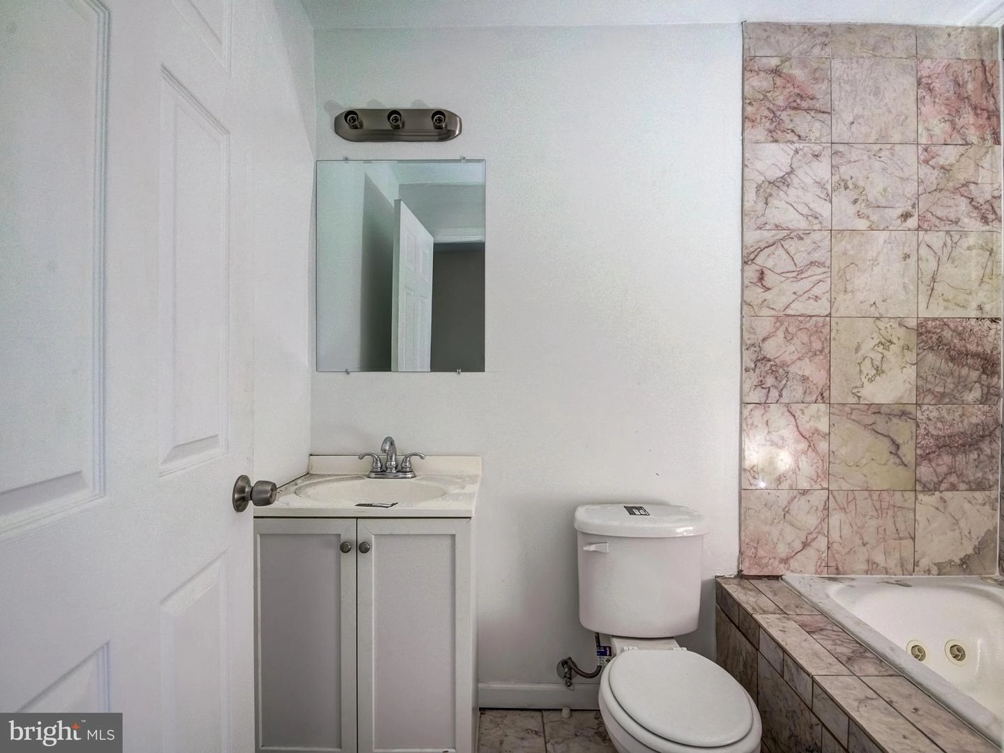 Bath - 1420 Madison Ave, Baltimore, MD 21217 photo 6 of 8