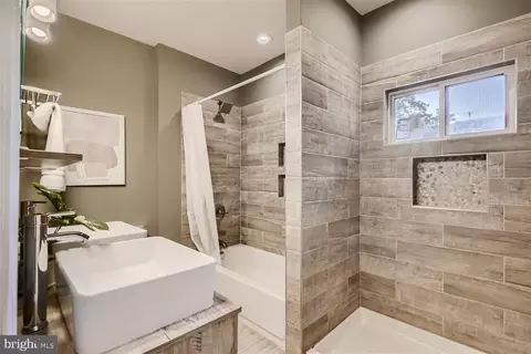 Bath - 915 Cator Ave, Baltimore, MD 21218 photo 2 of 6
