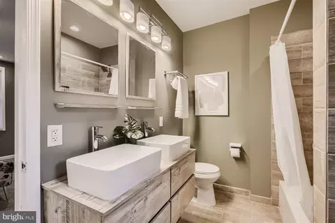 Bath - 915 Cator Ave, Baltimore, MD 21218 photo 3 of 6