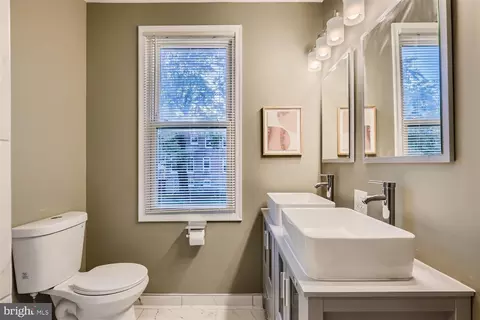 Bath - 915 Cator Ave, Baltimore, MD 21218 photo 5 of 6