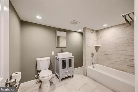 Bath - 915 Cator Ave, Baltimore, MD 21218 photo 6 of 6