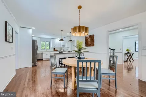 Dining - 410 Drury Ln, Baltimore, MD 21229 photo 3 of 11