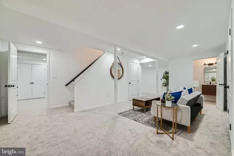 Entry Way - 410 Drury Ln, Baltimore, MD 21229 photo 11 of 16
