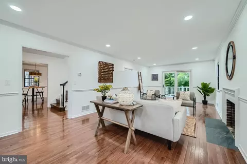 Entry Way - 410 Drury Ln, Baltimore, MD 21229 photo 6 of 16