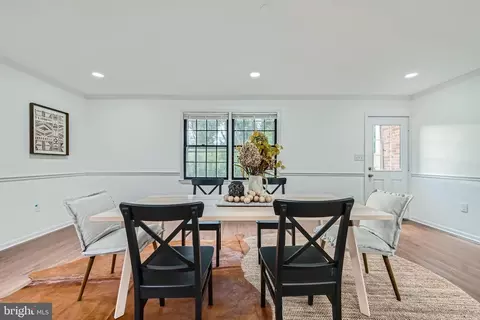 Dining - 410 Drury Ln, Baltimore, MD 21229 photo 9 of 11