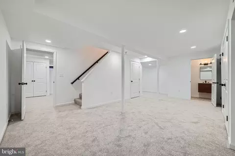 Entry Way - 410 Drury Ln, Baltimore, MD 21229 photo 14 of 16