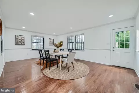 Dining - 410 Drury Ln, Baltimore, MD 21229 photo 5 of 11