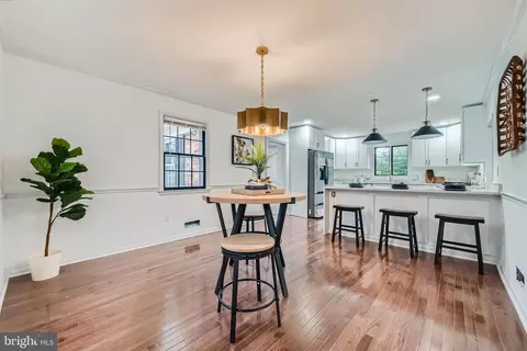Dining - 410 Drury Ln, Baltimore, MD 21229 photo 10 of 11