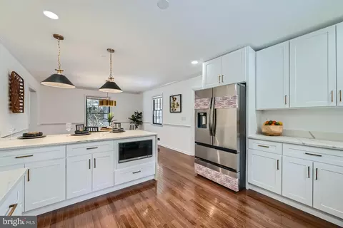Kitchen - 410 Drury Ln, Baltimore, MD 21229 photo 3 of 11