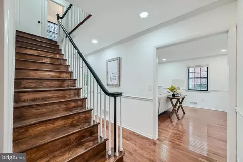 Entry Way - 410 Drury Ln, Baltimore, MD 21229 photo 10 of 16