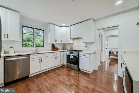 Kitchen - 410 Drury Ln, Baltimore, MD 21229 photo 7 of 11