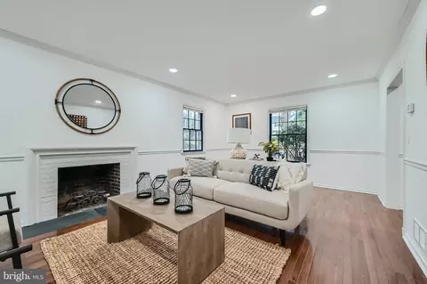 Living - 410 Drury Ln, Baltimore, MD 21229 photo 2 of 2