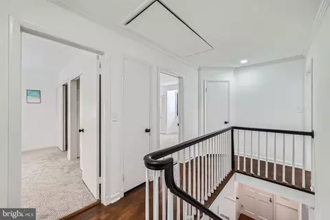 Entry Way - 410 Drury Ln, Baltimore, MD 21229 photo 8 of 16