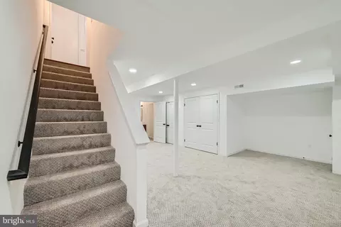 Entry Way - 410 Drury Ln, Baltimore, MD 21229 photo 2 of 16