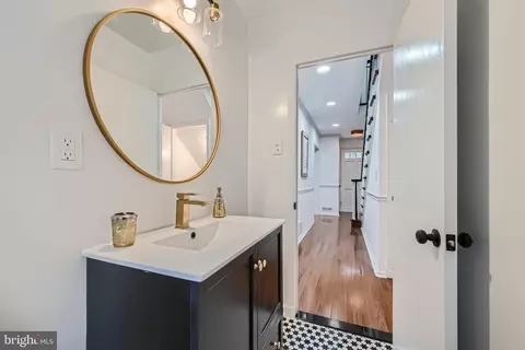 Entry Way - 410 Drury Ln, Baltimore, MD 21229 photo 1 of 16