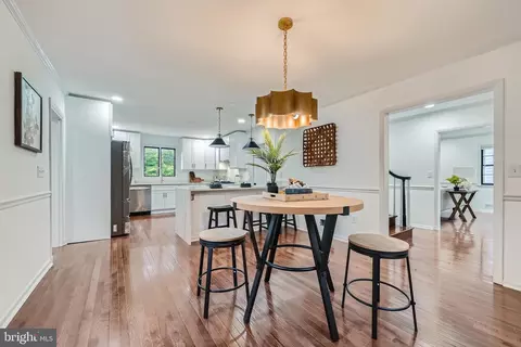 Dining - 410 Drury Ln, Baltimore, MD 21229 photo 11 of 11