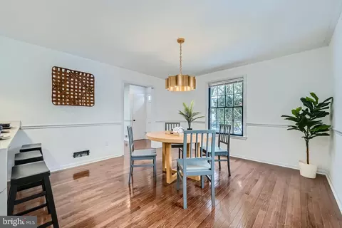 Dining - 410 Drury Ln, Baltimore, MD 21229 photo 2 of 11