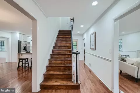 Entry Way - 410 Drury Ln, Baltimore, MD 21229 photo 5 of 16