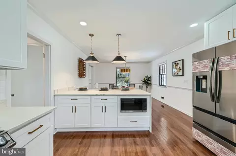 Kitchen - 410 Drury Ln, Baltimore, MD 21229 photo 4 of 11