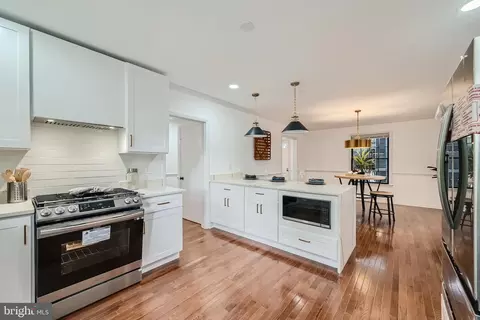Kitchen - 410 Drury Ln, Baltimore, MD 21229 photo 8 of 11
