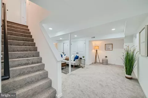 Entry Way - 410 Drury Ln, Baltimore, MD 21229 photo 12 of 16