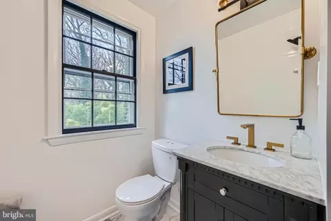 Bath - 410 Drury Ln, Baltimore, MD 21229 photo 3 of 5