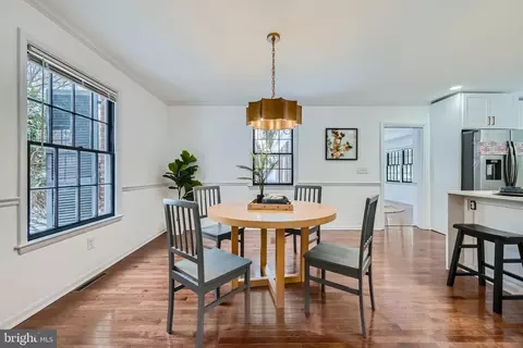 Dining - 410 Drury Ln, Baltimore, MD 21229 photo 6 of 11
